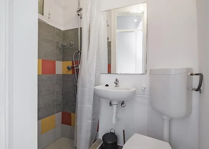 Apartment New! Unique 1 Bedroom Apartment- Santa Catarina 42 Lisbon